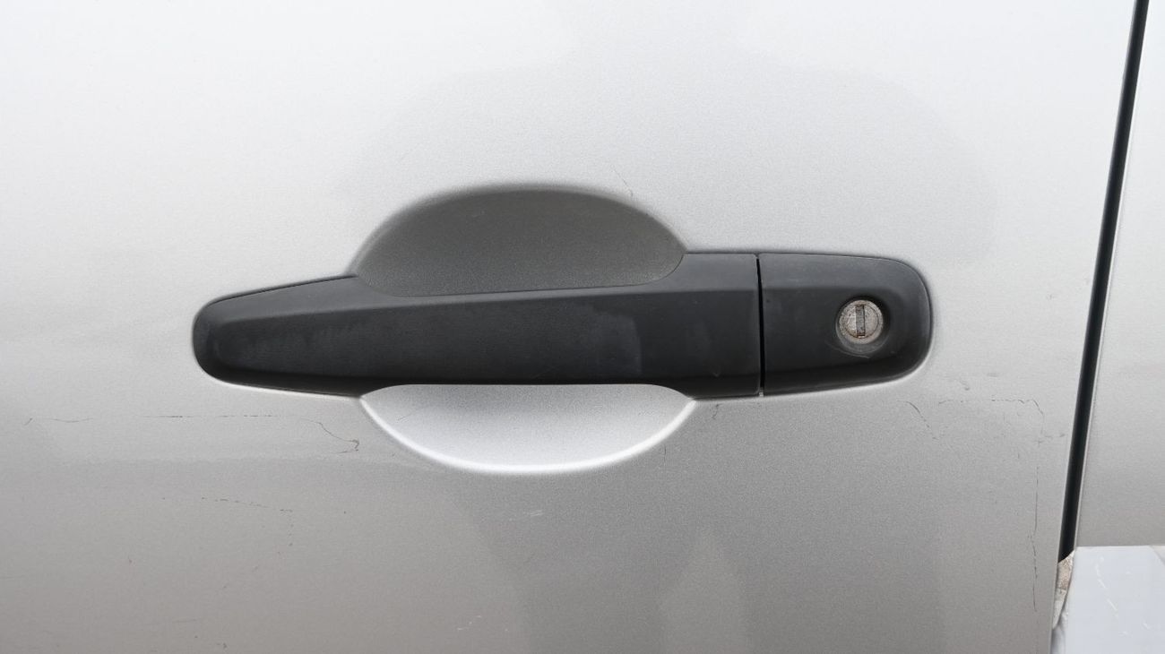 Mitsubishi L200 MITSUBISHI L-200 2.5L DIESEL DCAB 2WD GL 5/MT WHITE (with Touch Screen, Rear View Camera & Bedliner)