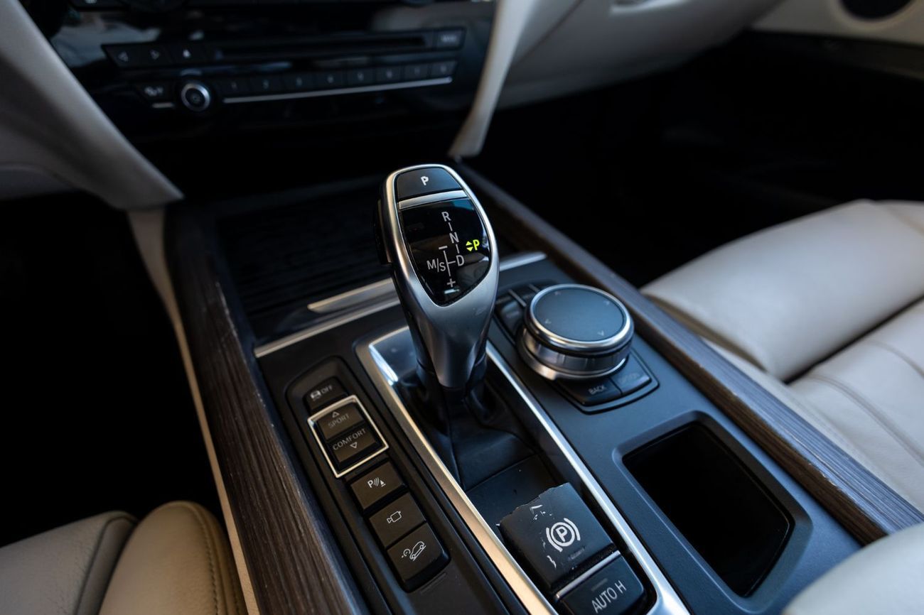 بي أم دبليو X5 50i Exclusive 4.4L (5 Seater)