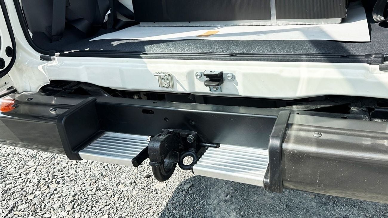 Toyota Land Cruiser 70 Toyota LC78 DSL 4.2L MT 13 seater