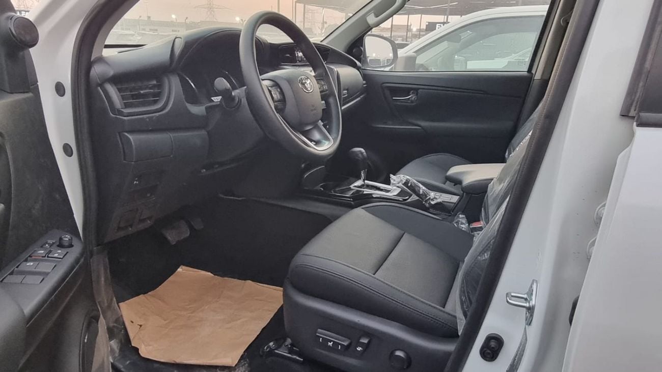 Toyota Fortuner TOYOTA FORTUNER 2.7L PETROL GR-KIT LEATHER SEATS POWER SEATS FULL OPTION MY 2025