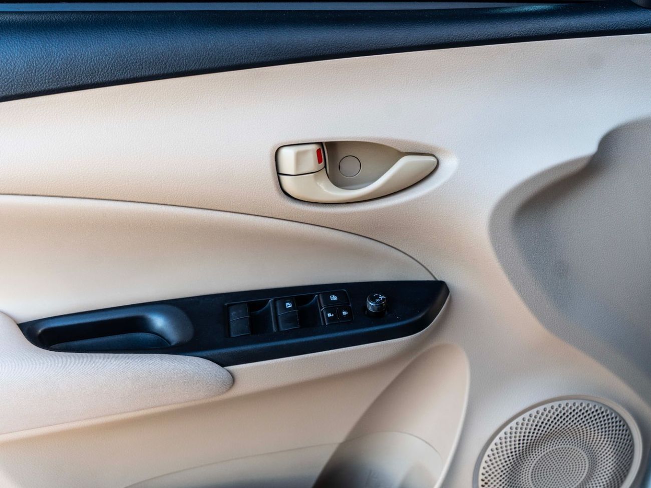 تويوتا يارس 1.5L E