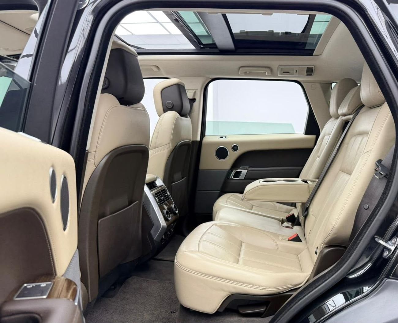Land Rover Range Rover Sport HSE DYNAMIC 2020 Range Rover Sport HSE Dynamic, Warranty, Service History, GCC Specs.