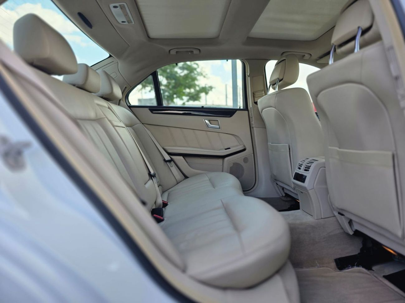 مرسيدس بنز E300 Premium + 2.0L