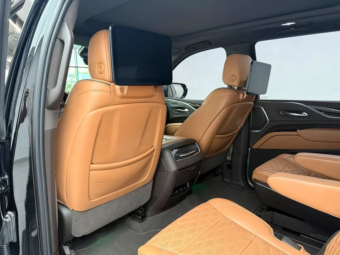 كاديلاك Escalade ESV ESV | GCC specs | V8 | 7 Seater | Clean Condition