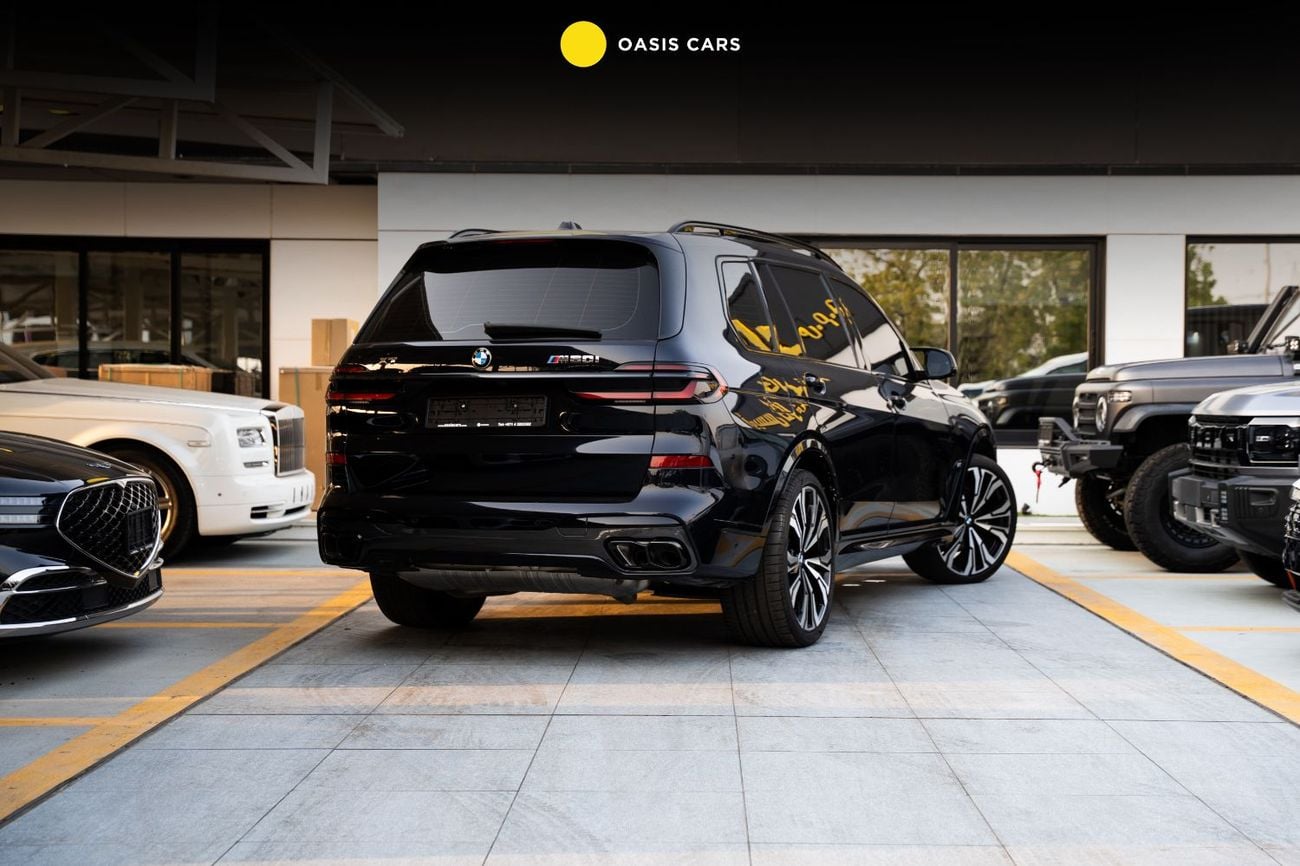 BMW X7 M60i XDRIVE (6 Seats) Agency Warranty Full Service History GCC 2024 Low Mileage 4.4L Twi