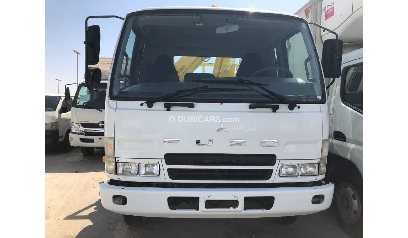Mitsubishi Fuso Canter Mitsubishi Fuso 7 ton truck With 4 Ton Crane,model:2017. only done 15000 km