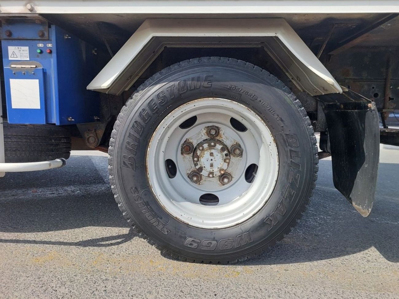 Mitsubishi Fuso Canter MITSUBISHI CANTER FREEZER TRUCK RHD 1997 MODEL 4.5 L DIESEL MANUAL(PM30771)