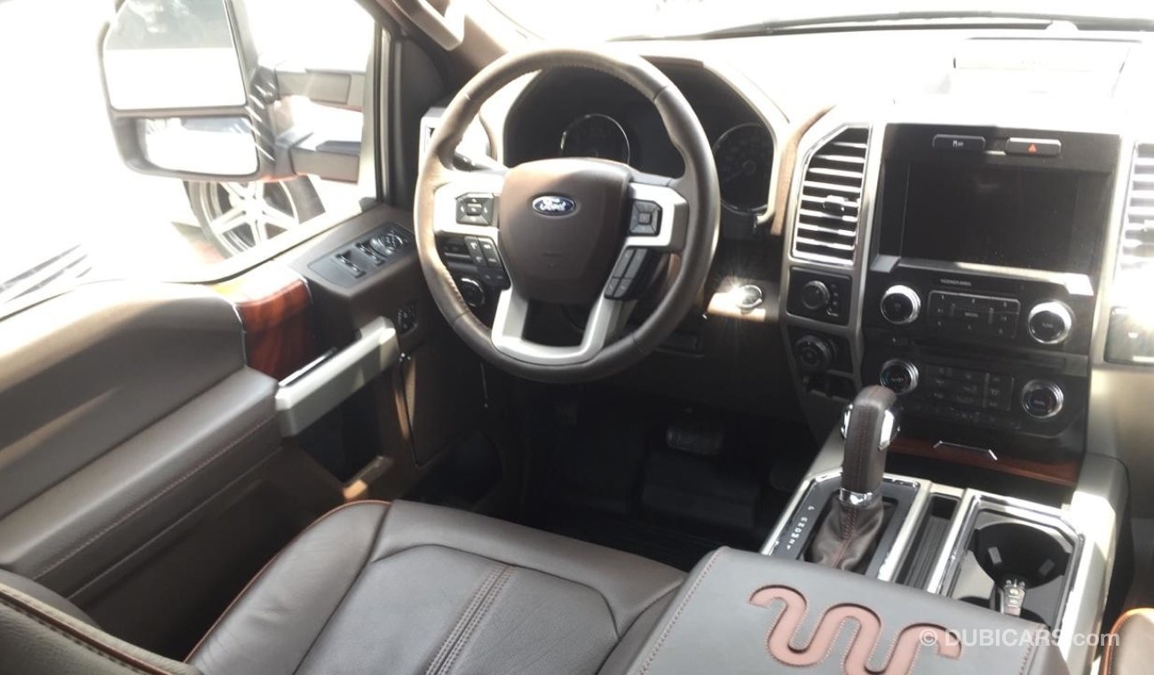 Ford F-150 King Ranch v8