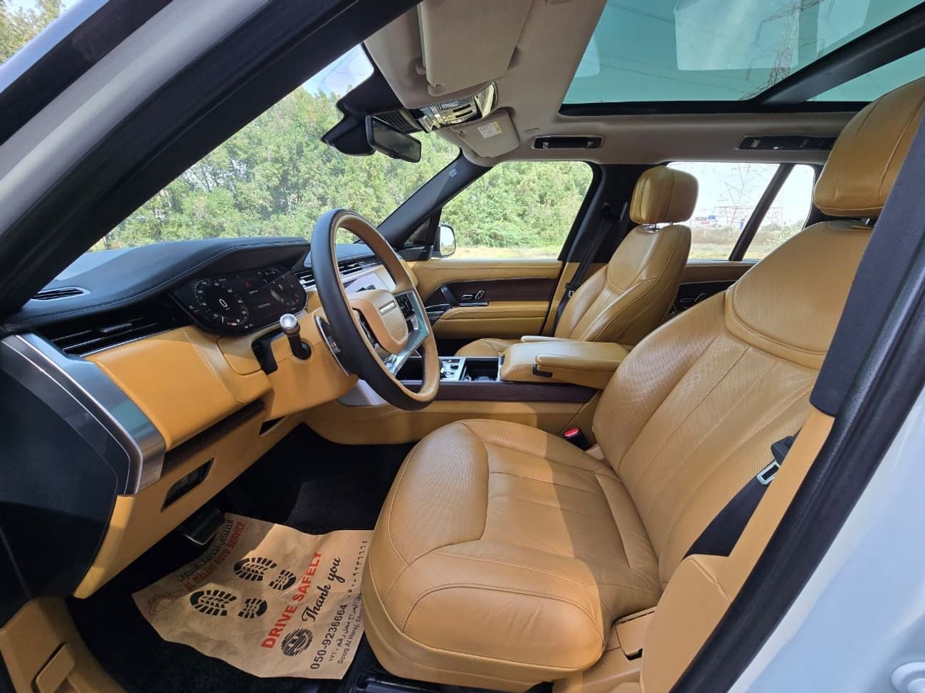 Land Rover Range Rover SE P400 3.0L RANGE ROVER SE 2023 GCC // FULL OPITION // PERFECT CONDITION // LOW MILEAGE