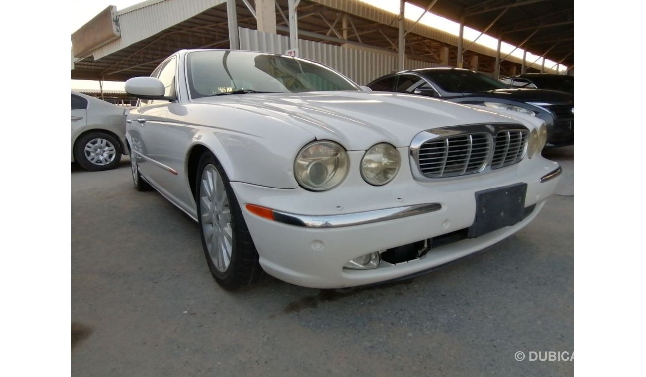 جاغوار XJ8 جاغوار موديل 2004 خليجي 8سلندر فل اوبشن XJ8