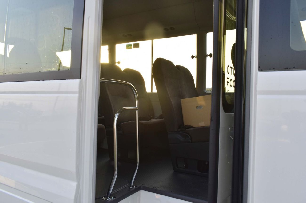 تويوتا كوستر 2.7L MANAUAL PETROL 20 SEATS SHORT WHEEL BASE