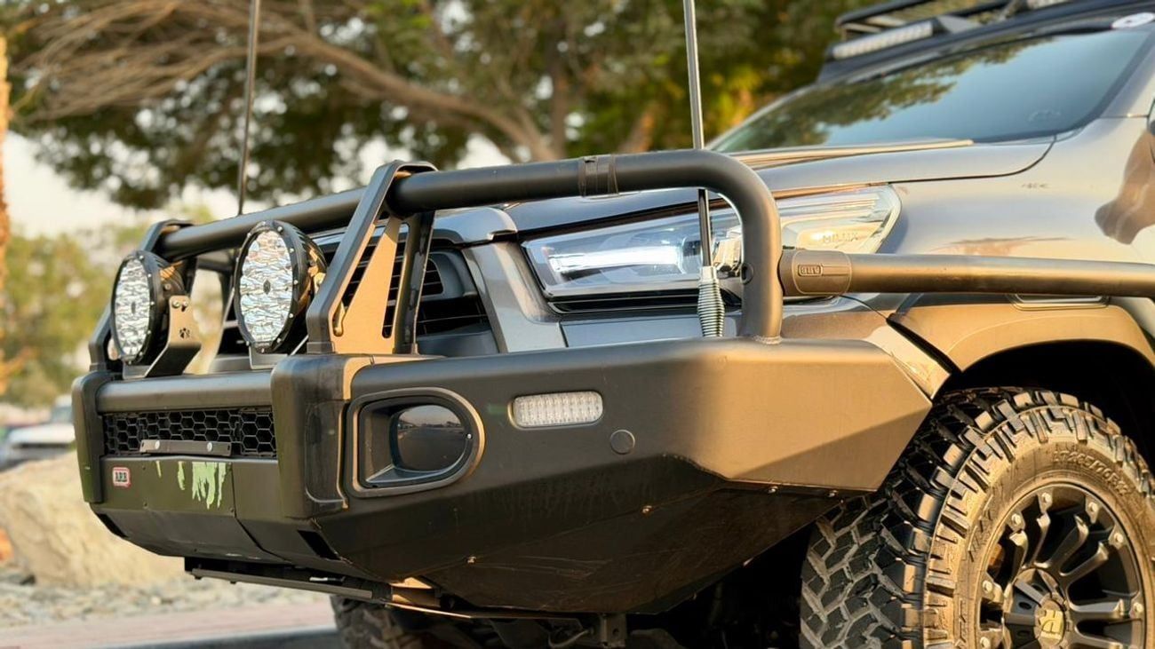 تويوتا هيلوكس OFF ROAD MODIFIED | BULL BAR WITH HEAVY FOCUSED LIGHTS | AUTOMATIC TRANSMISSION | REAR VIEW CAMERA |