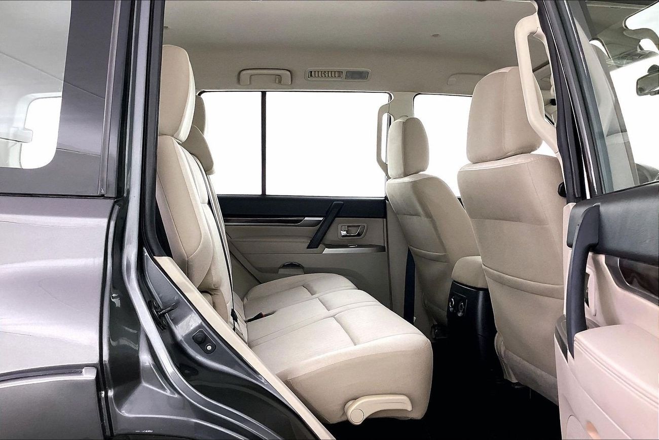 ميتسوبيشي باجيرو GLS Midline | National Day Celebration | شامل الضمان | 0 ﺪﻔﻋﺓ ﺃﻮﻟﻯ