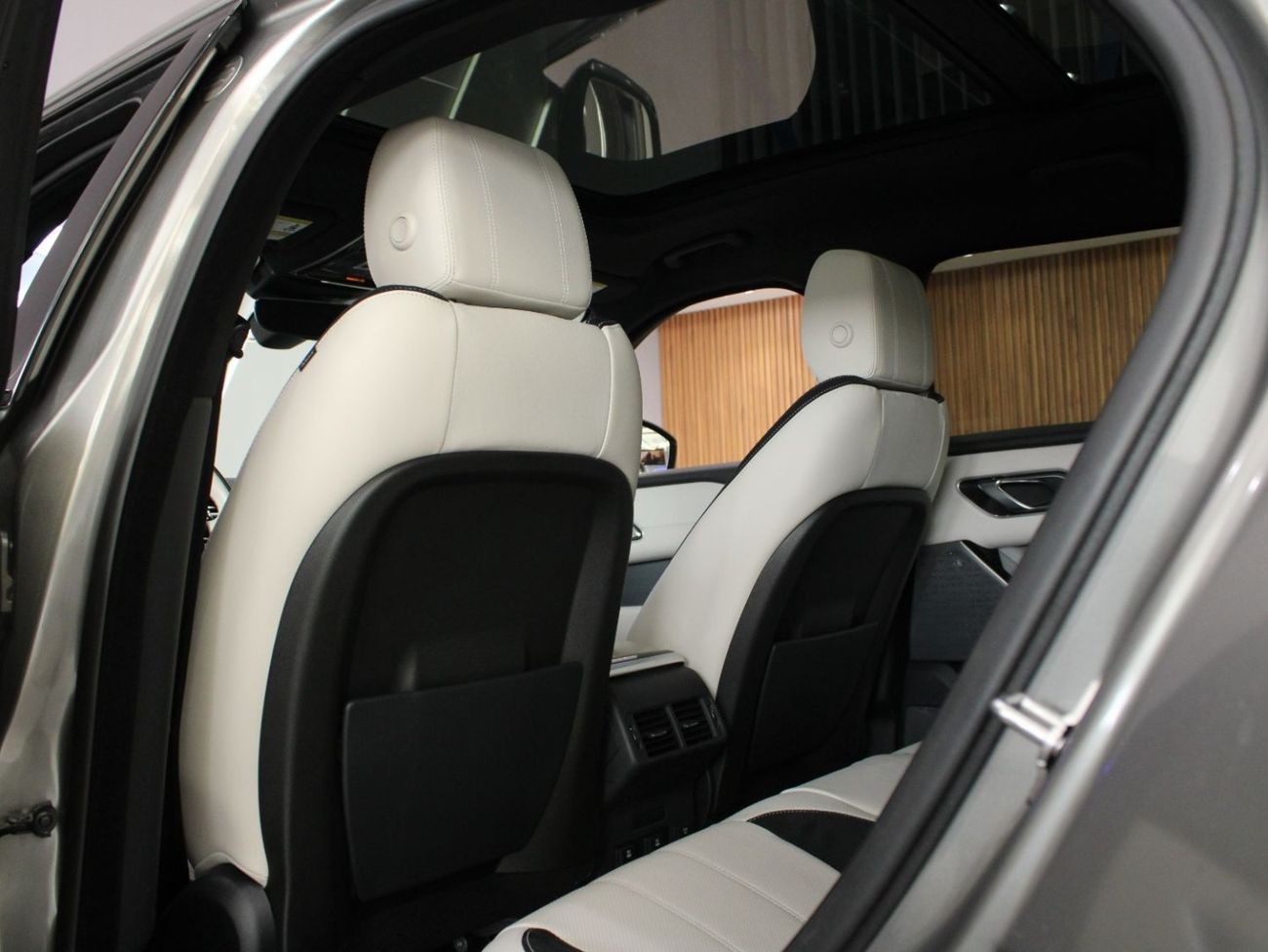 Land Rover Range Rover Velar | R-Dynamic | V4