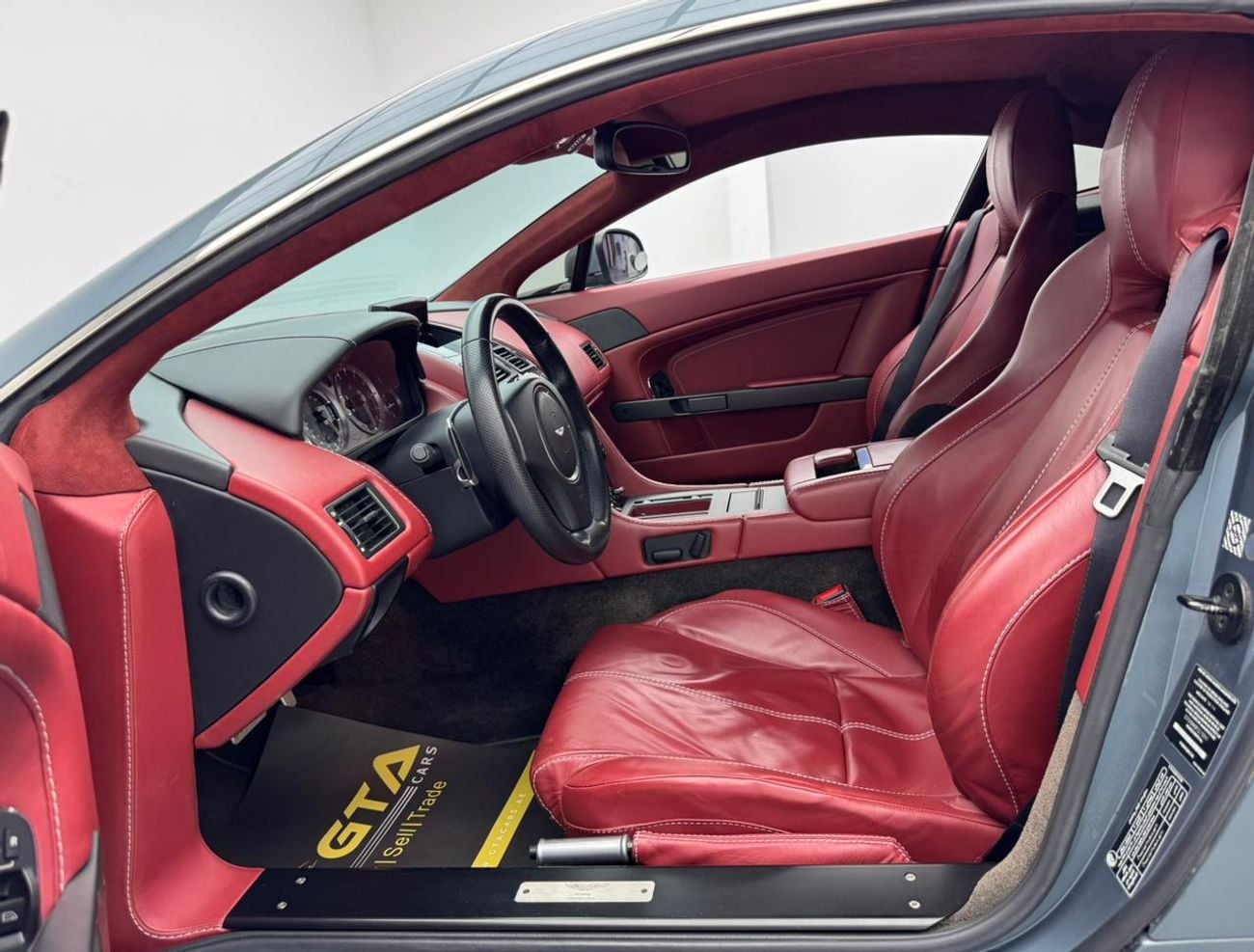 Aston Martin Vantage 2015 Aston Martin Vantage V8, Full Aston Martin Service History, Excellent Condition, GCC