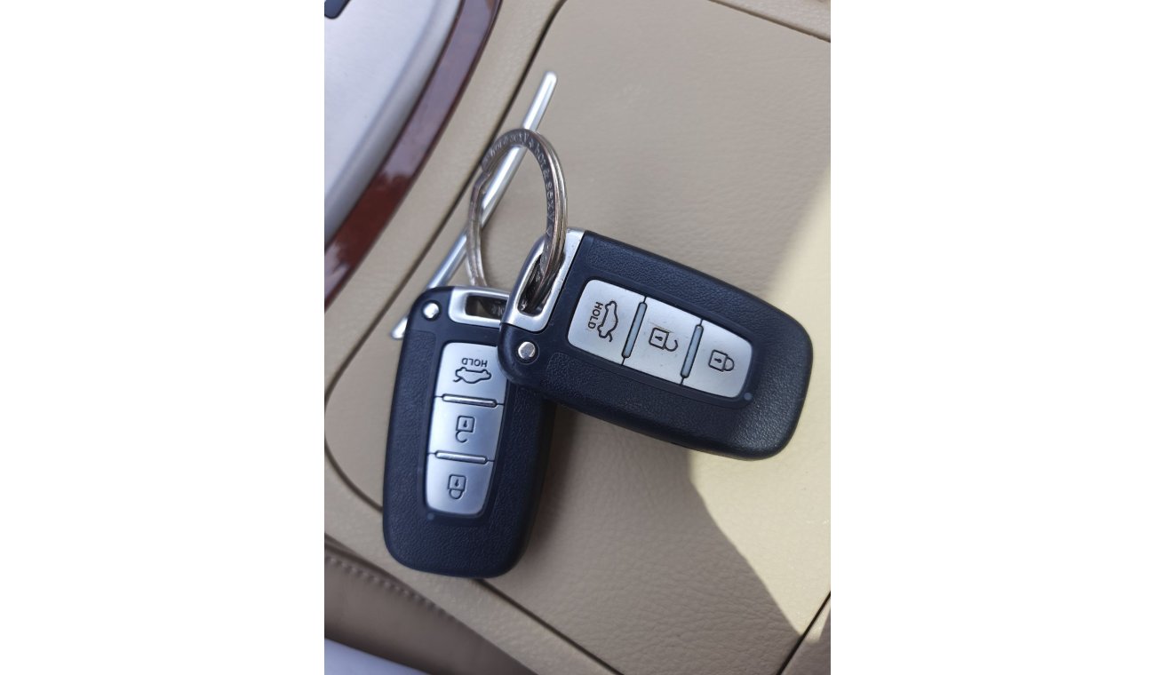 هيونداي جينيسس Std هيونداي جينسس 2013