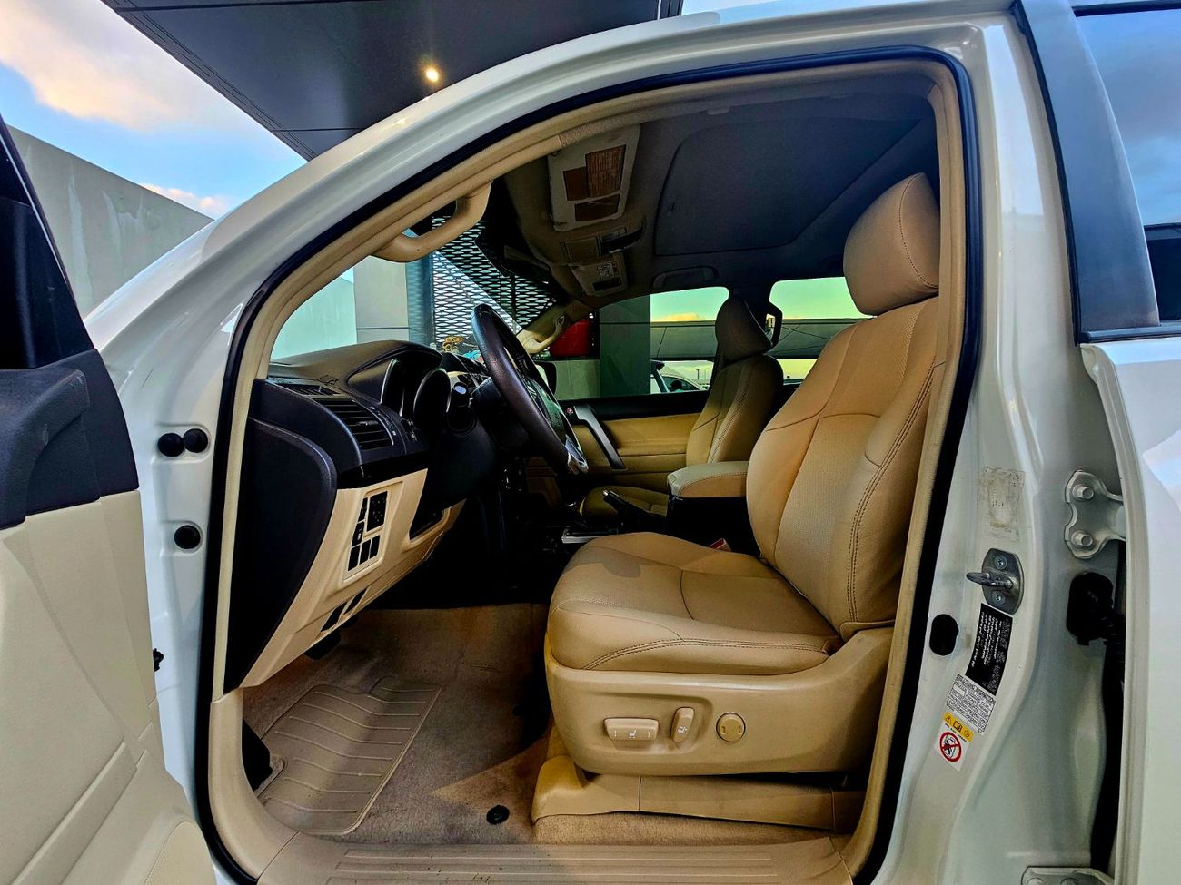 تويوتا برادو GXR/ SUNROOF/ ELECTRIC LEATHER SEATS/ FULL OPT/ V6 4.0 4WD/ LOW MILEAGE