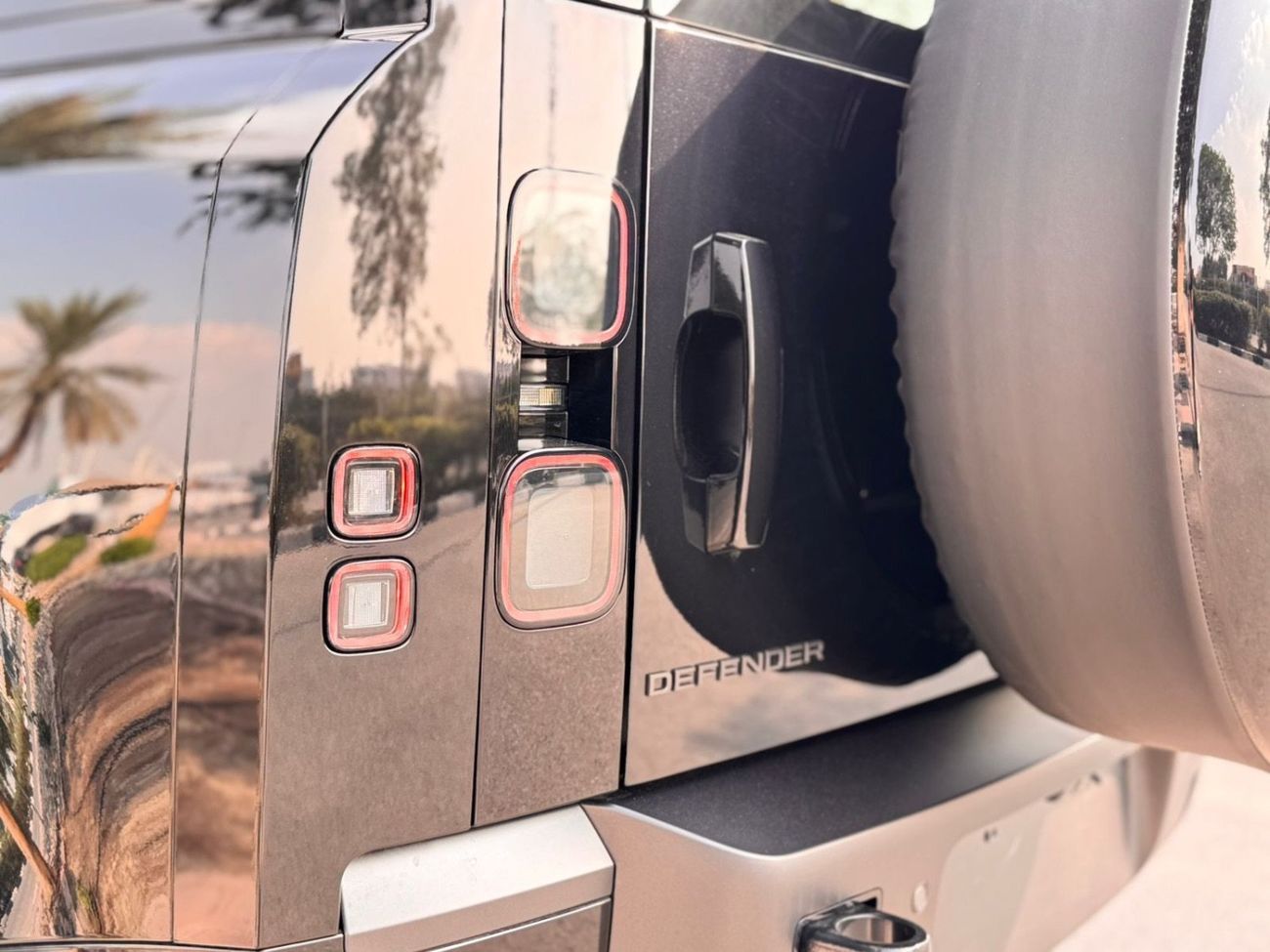 لاند روفر ديفندر X DAYNAMIC HSE P400 2026