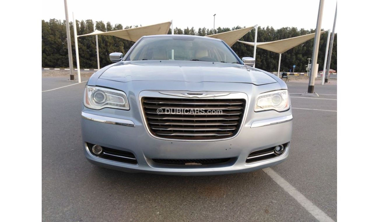 كرايسلر 300C كرايزلر موديل 2012 بحالة ممتازة جدا كامل الموصفات للبيع