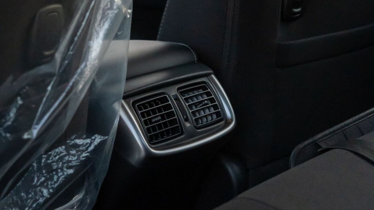 تويوتا هيلوكس SR5 DC 2.4L Diesel A/T 2025YM