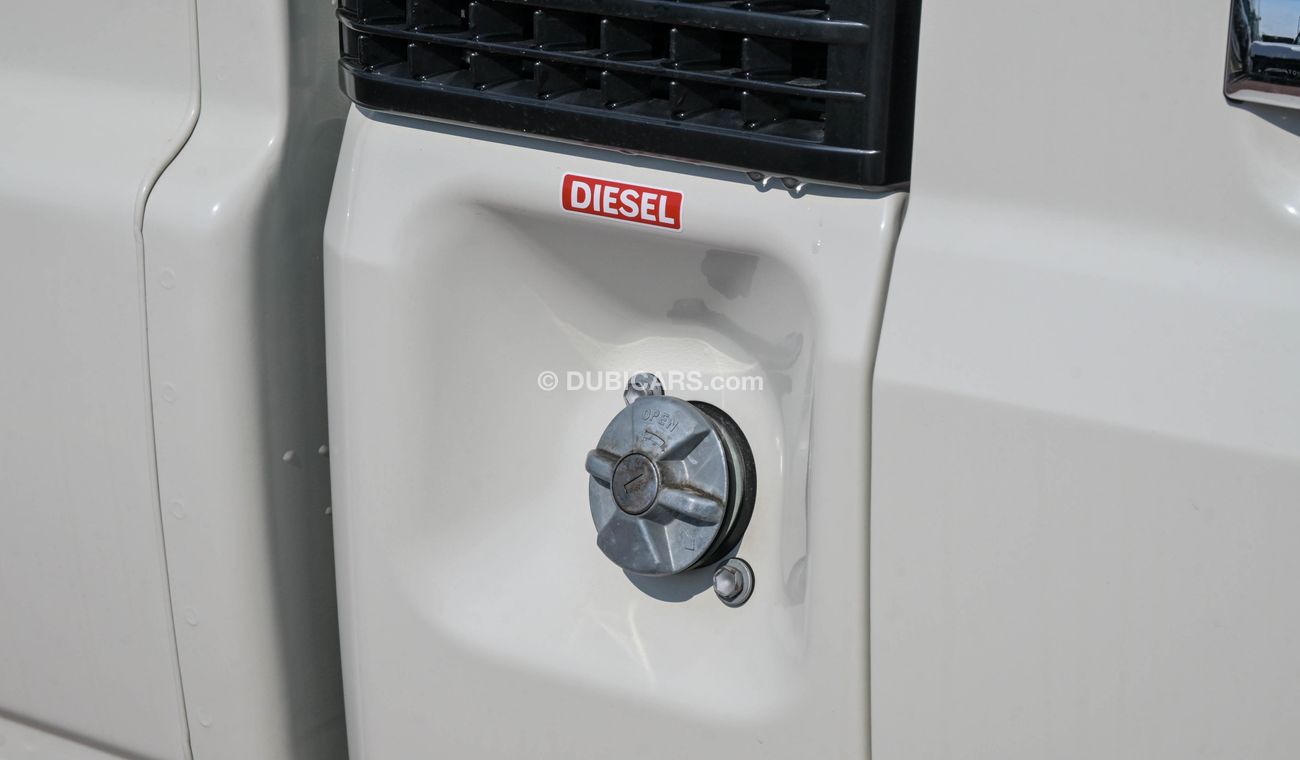 Toyota Land Cruiser Pick Up LC79 2.8L YM 2024 BASIC