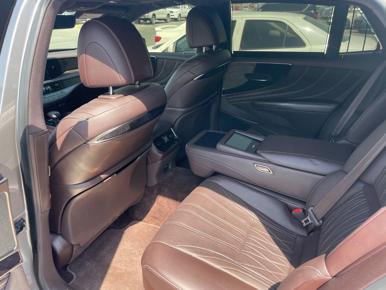 لكزس LS 500 فل اوبشن وارد كوريا اوراق جمارك نظيفة جدا ًبدون حوادث