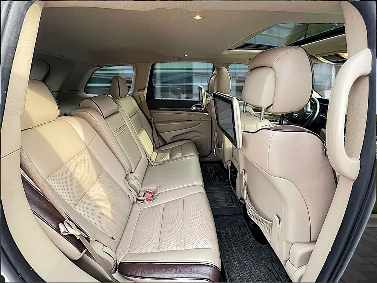 Jeep Grand Cherokee exclusive 3.6L 1,368 P.M | | | EXCLUSIVE | | 3.6L V6 | GCC | ORIGINAL PAINT