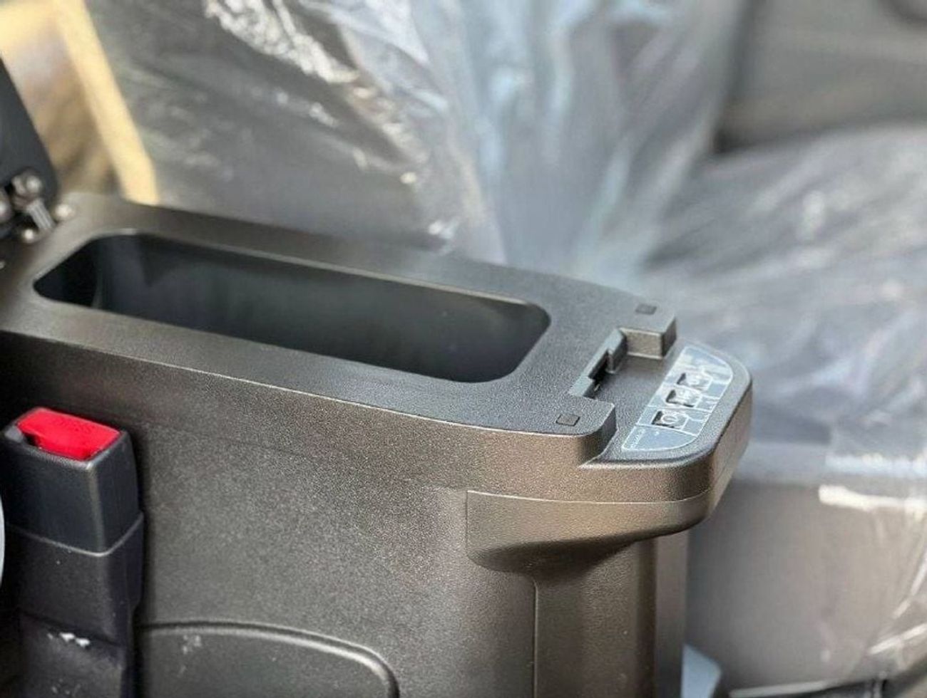 Toyota Land Cruiser 70 LC76 4.0L PTR M/T // 2024 // HIGH OPTION WITH DVD & BACK CAMERA , POWER WINDOWS , COOL BOX // SPECIA