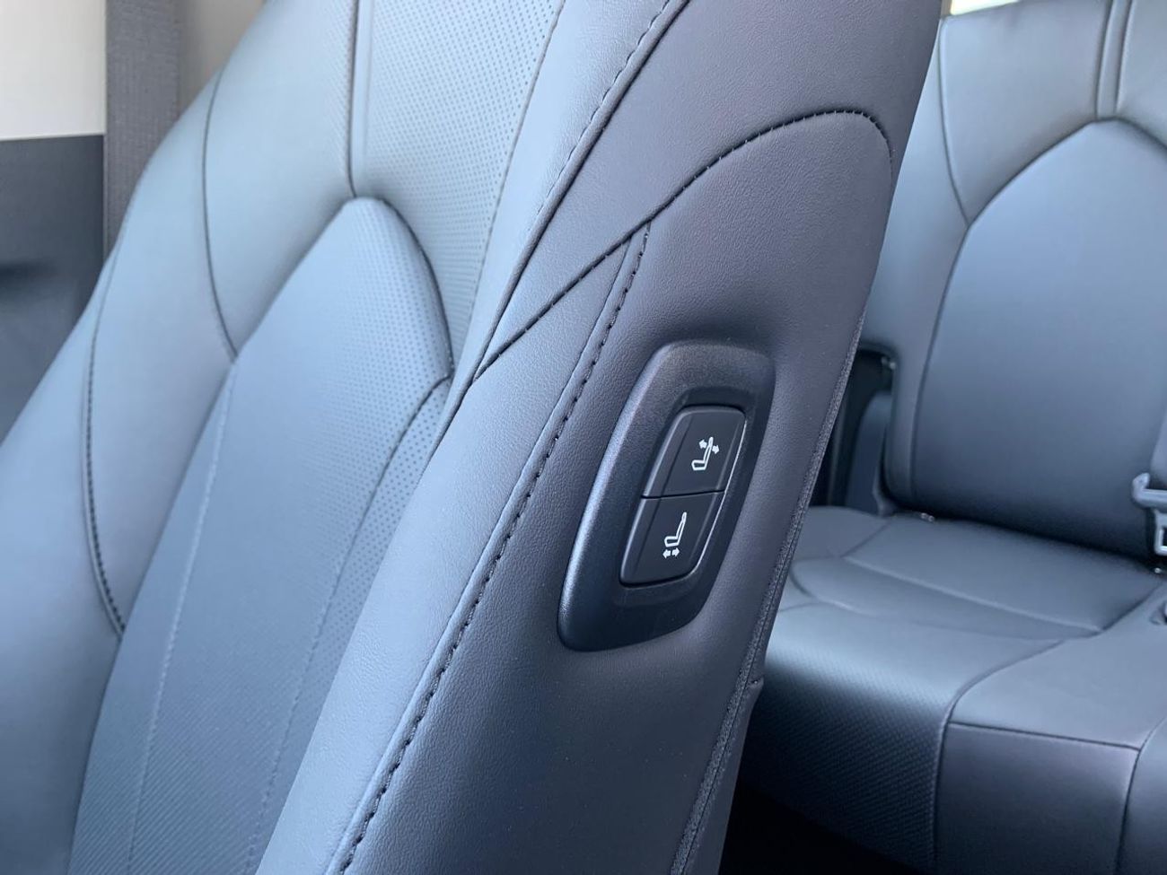 Toyota Highlander 2.5L HYBRID LUXURY 7 SEATS CHINESE OPTION