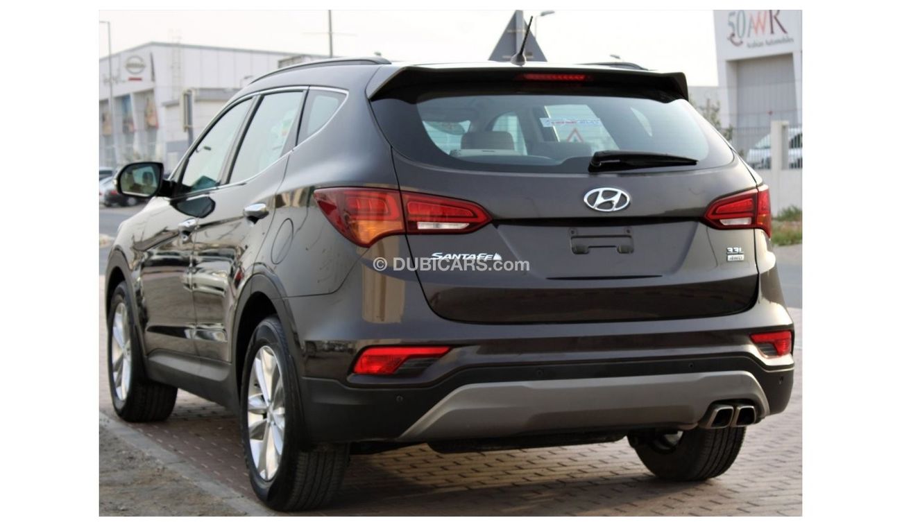 Hyundai Santa Fe Hyundai Santa Fe 2018 GCC 6 cylinder in excellent condition without accidents, very clean from insid