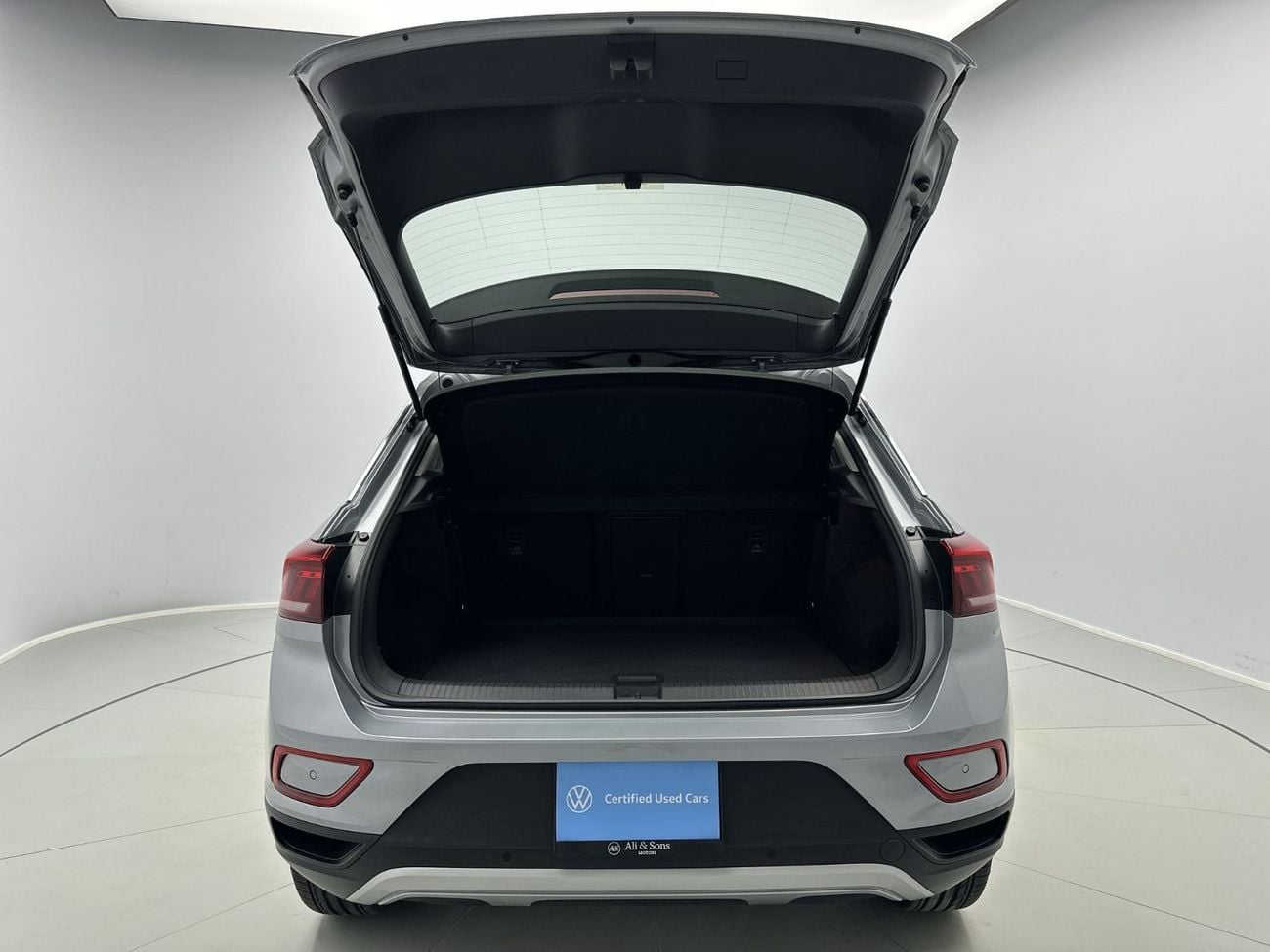Volkswagen T-ROC T-Roc Life with Camera 1.4L| The Ultimate Connected Urban SUV | Smart Park Assist