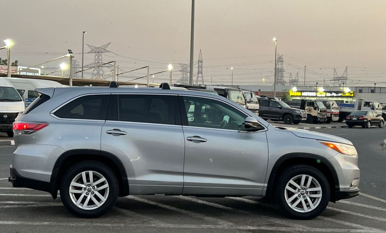 Toyota Highlander 2016 Toyota Highlander MidOption -3.5L - V6 - Rear  Camera - AWD 4x4 - Leather Seat -  7 seater