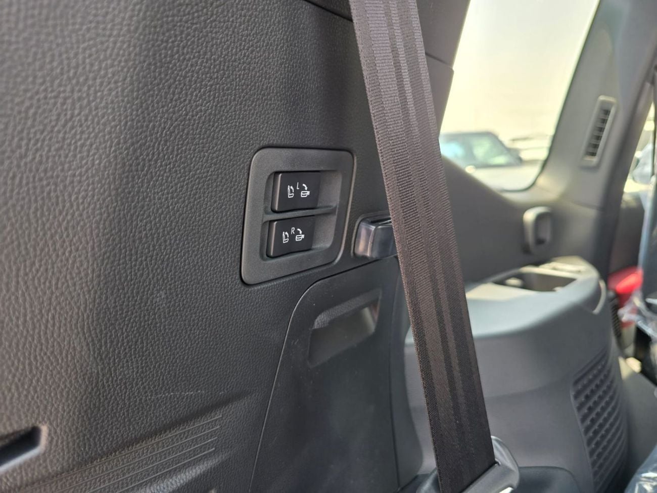 تويوتا لاند كروزر 3.5L HYBRID VXR 7 Seater Full Option