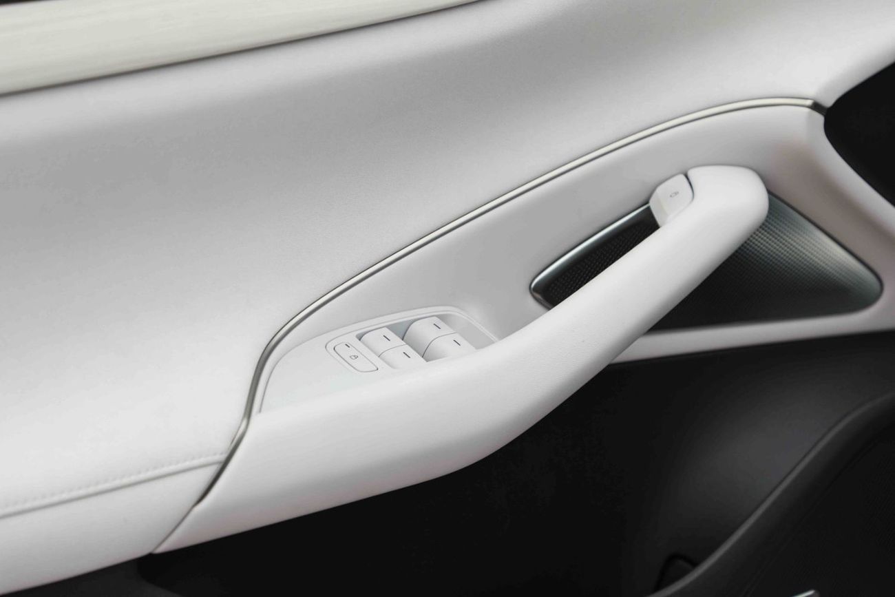 شاومى SU7 2025 Xiaomi SU7 Max 20" Wheels - White Inside Grey