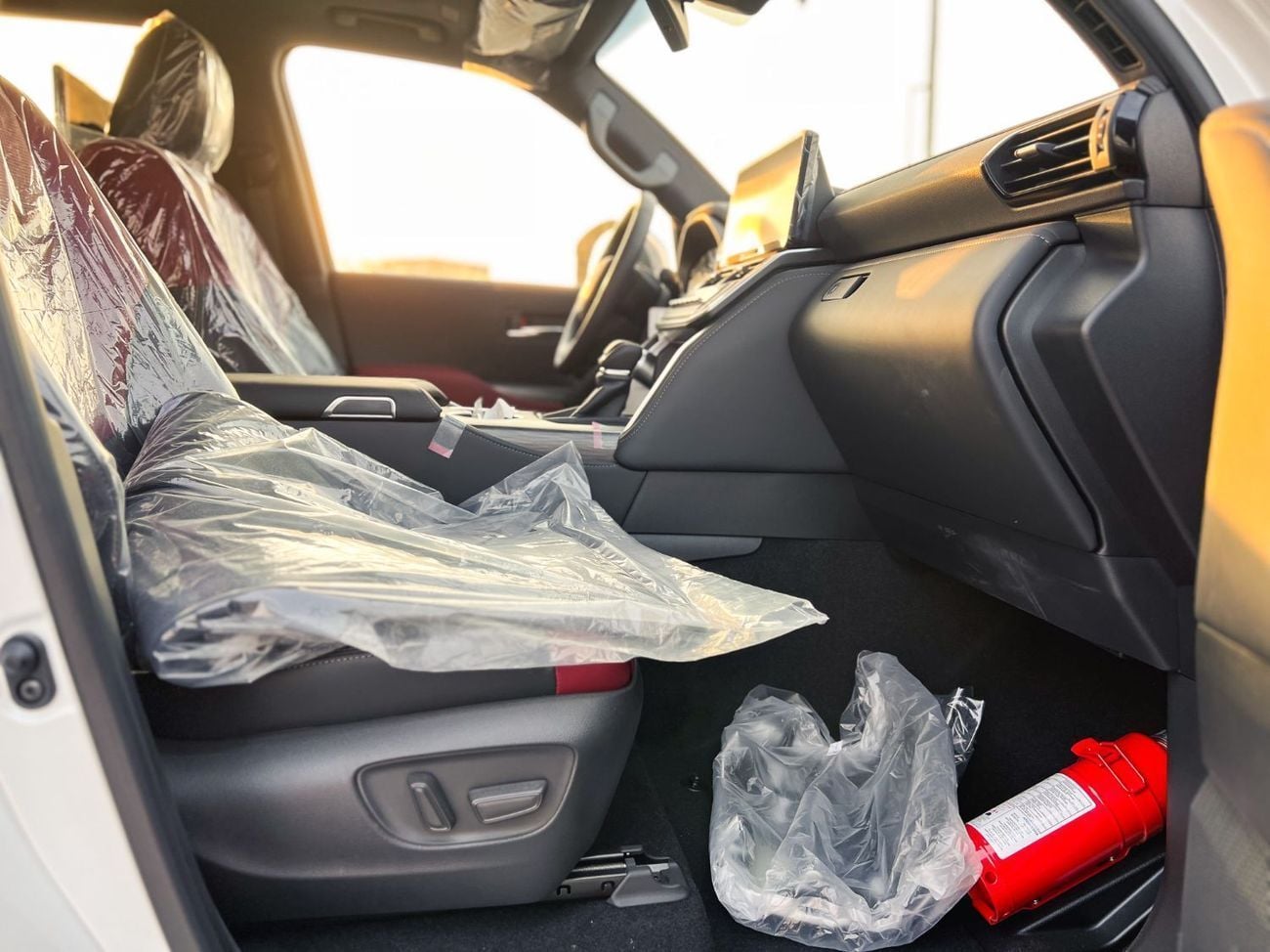 Toyota Land Cruiser 3.5T VXR Hybrid EXPORT PRICE - 2025 LC300 3.5L VXR Hybrid (GCC Specification)