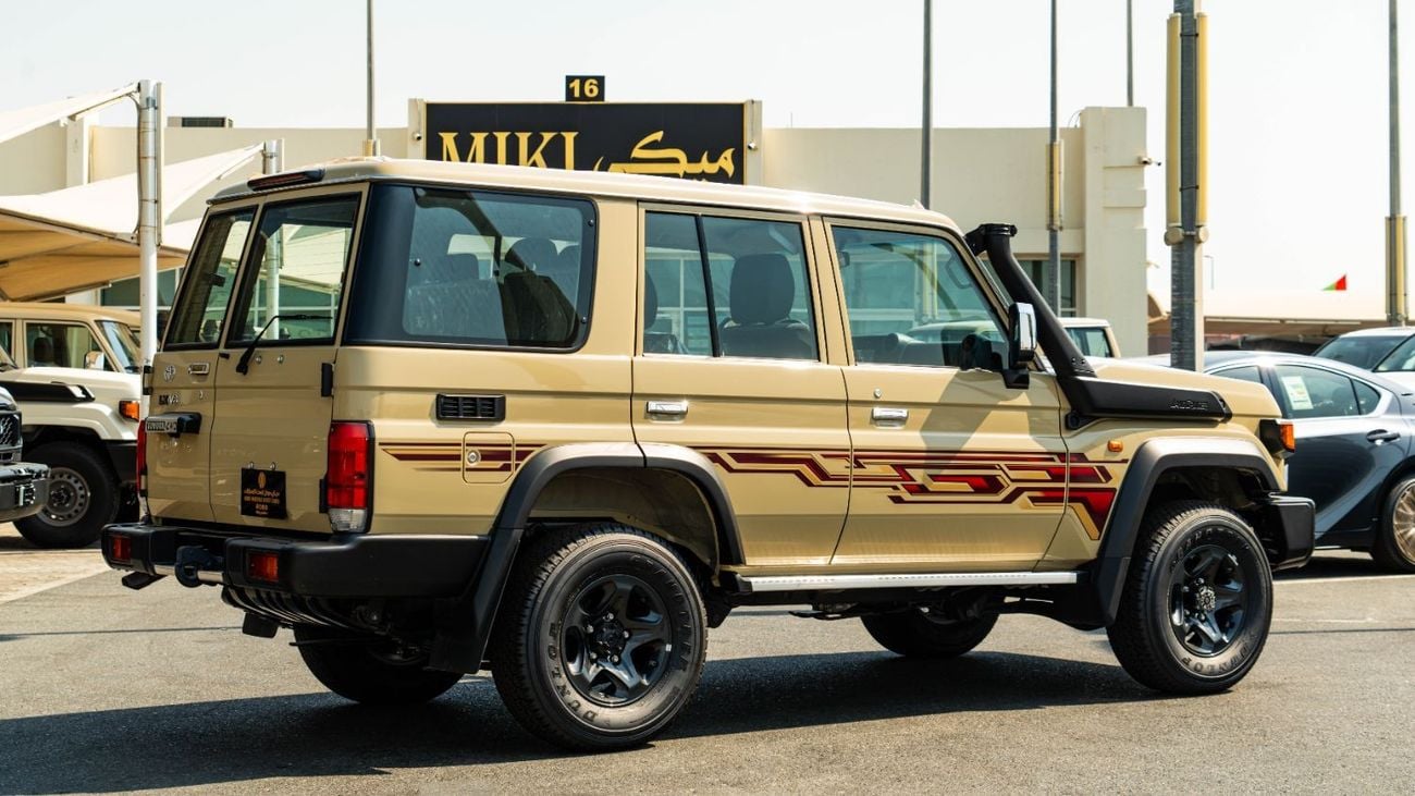 تويوتا لاند كروزر 70 Hard Top | High Option | 4.0L | V6 | Petrol | M/T (5 Doors)