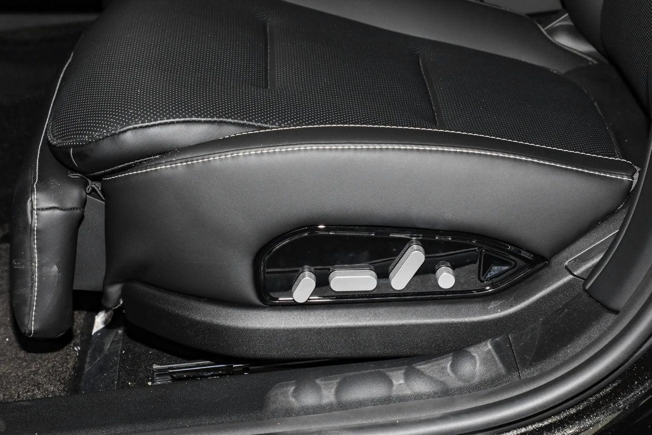 Avatr 12 Modified Max rear-wheel drive extended-range version