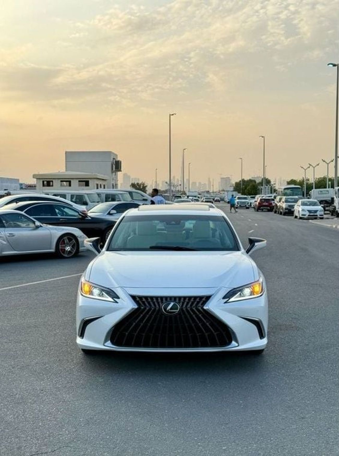 لكزس ES350h 2024 LEXUS ES350H/ HYBRID / 1200 KM ONLY