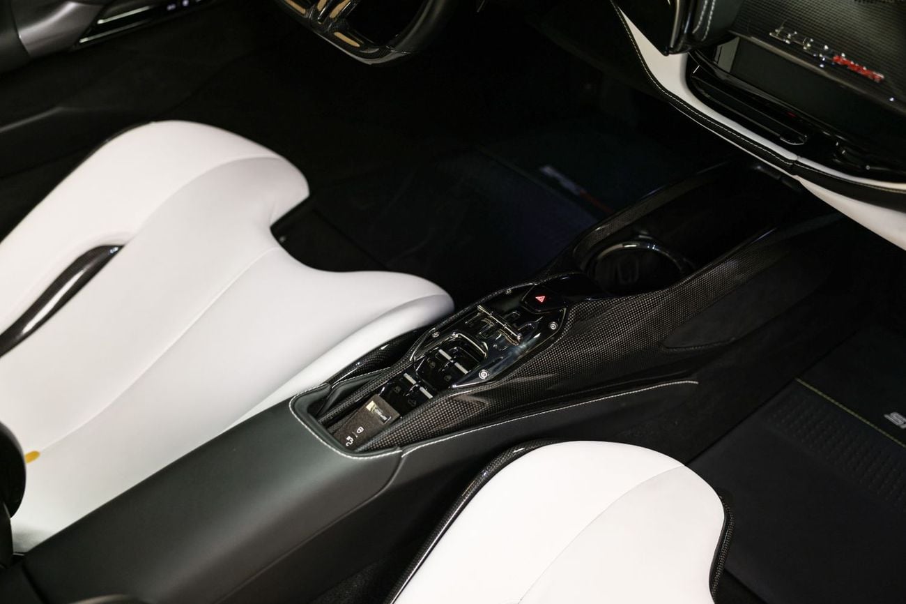 فيراري SF90 ستراديل SPIDER - Finance Available