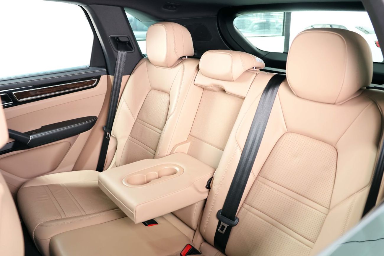 Porsche Cayenne S 2.9L (440 HP) -GCC-Al Nabooda Full Service History-Special Order-Exclusive Colour-Low Mileage