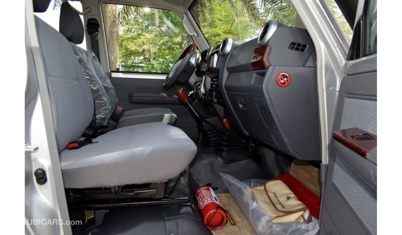 Toyota Land Cruiser Pick Up 79 Double Cab Pickup Limited Lx V6 4.0l Petrol 4wd Manual Transmission