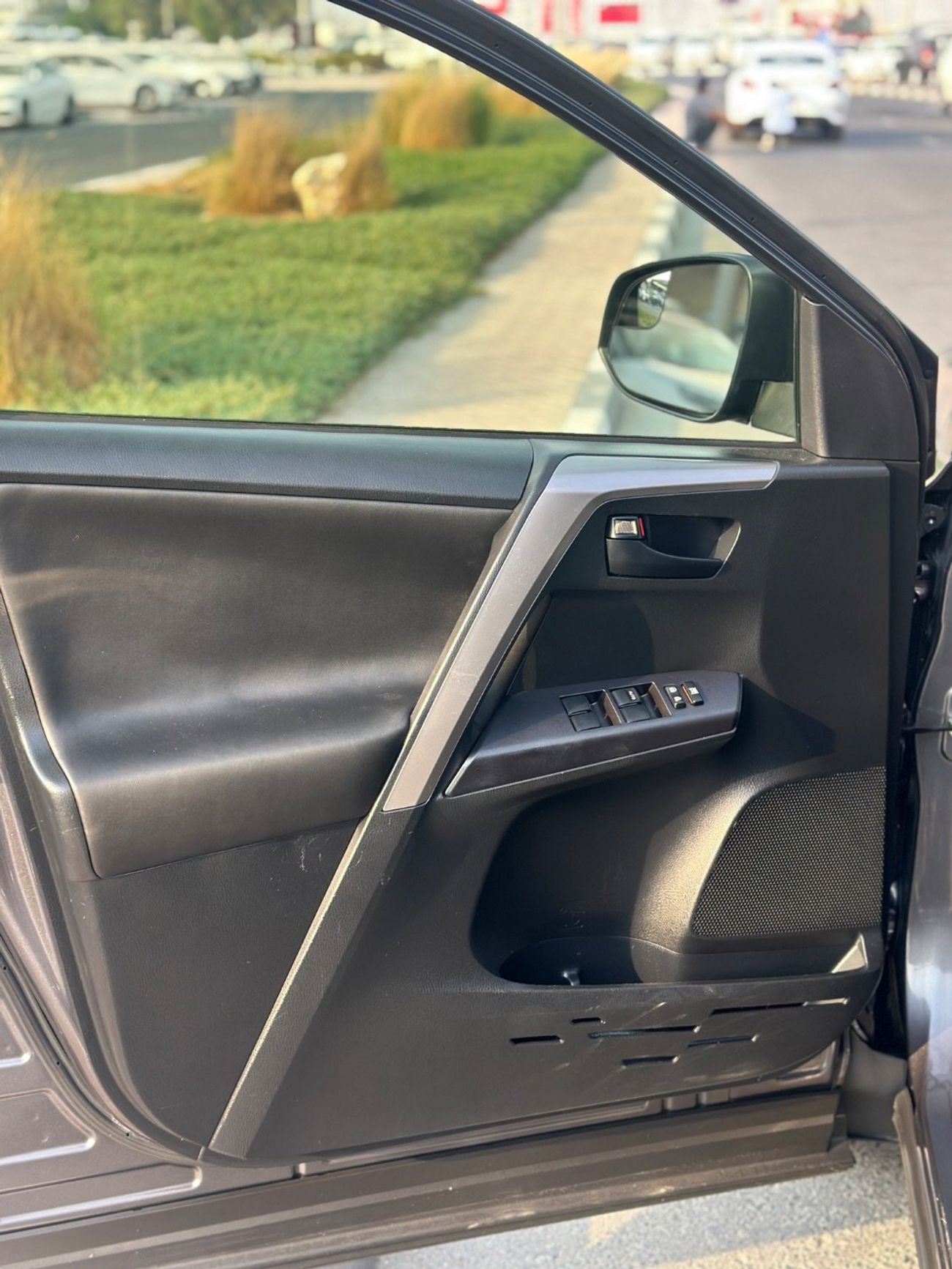 Toyota RAV4 2017 good condition leather seats