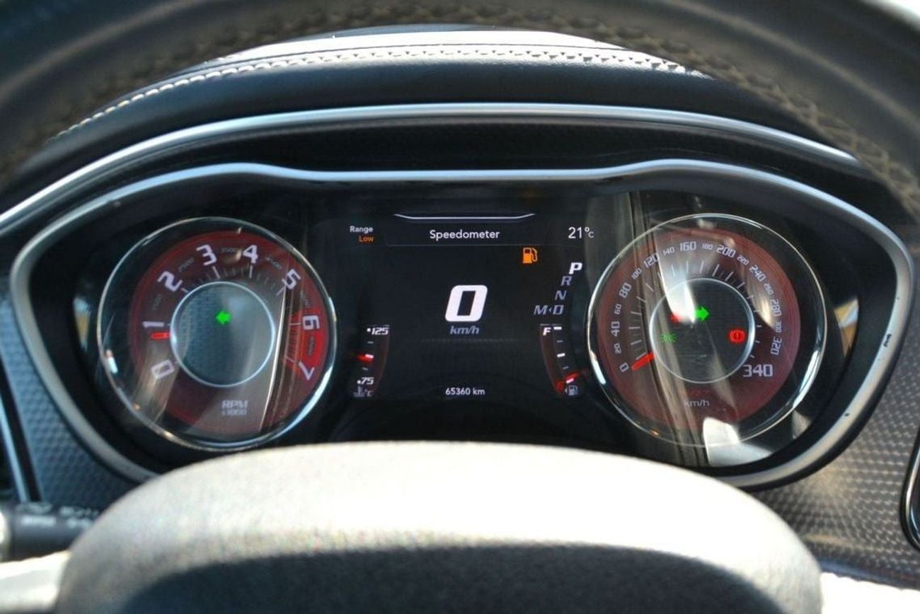 Dodge Challenger SRT Hellcat 6.2L (717 HP)-- GCC // FULL OPOTIOIN //ALCANTARA -- SUN ROOF / BANK FINANCE/GOOD CONDITI