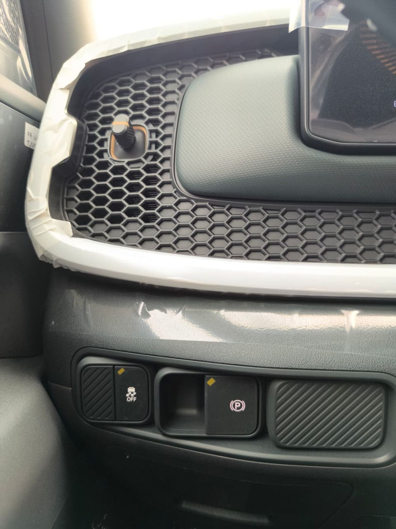 Kia Tasman Pick-up 2.5T 4WD Mid Option GCC Specs 2026 Model