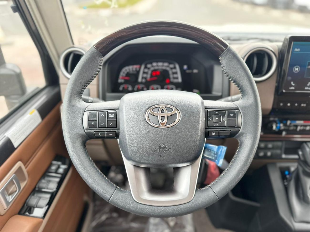 تويوتا لاند كروزر 70 DX 4.0L A/T