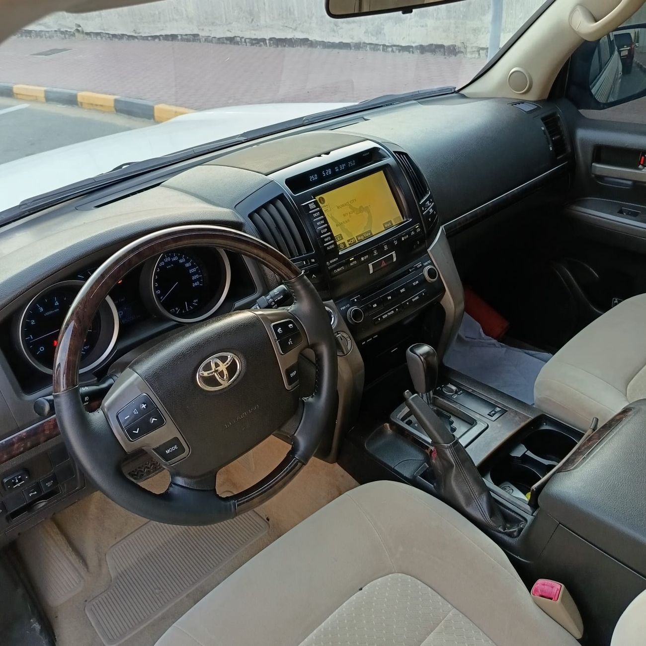 تويوتا لاند كروزر VXR... V8