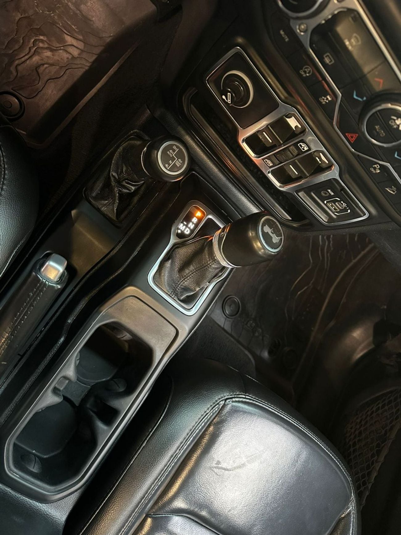 Jeep Wrangler 3.6L Pentastar V6 - 6-cylinder 8-speed automatic