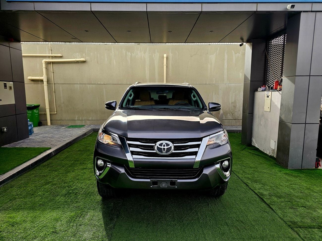 Toyota Fortuner EXR / V4 2.7L 4WD/ LOW MILEAGE/ EXCELLENT CONDITION