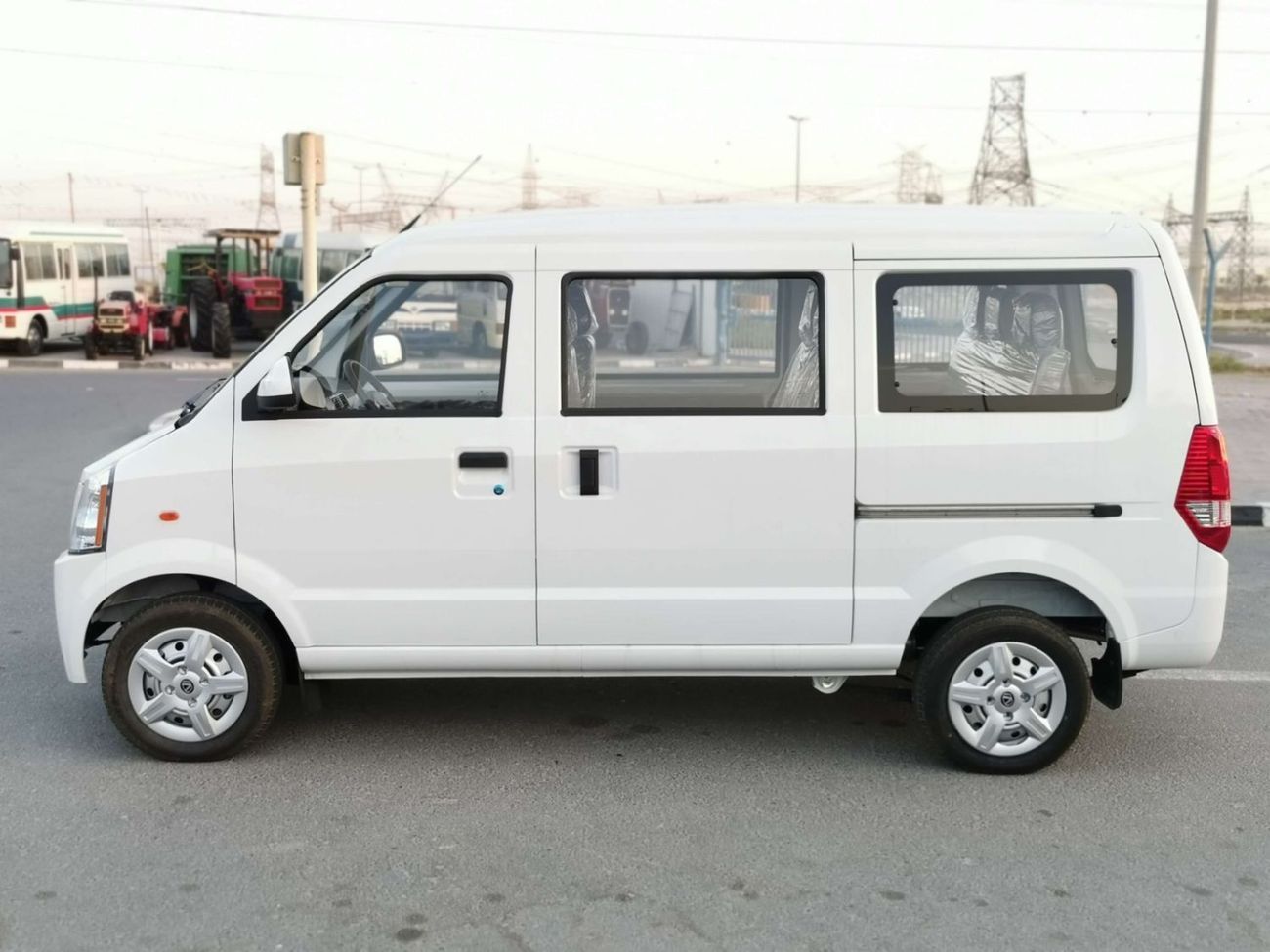 فيكتوري V2 STANDARD MINI BUS/ 7 SEATER, M/T, WITH AIRBAGS & ABS