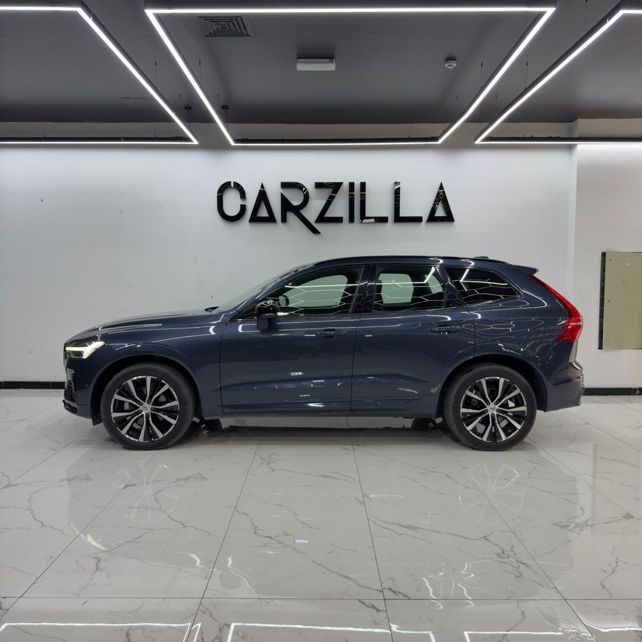 Volvo XC60 B5 2.0T Powertrain AED 2,644 / Monthly l 0% Downpayment l Ultimate Dark l Agency Warranty until 2028